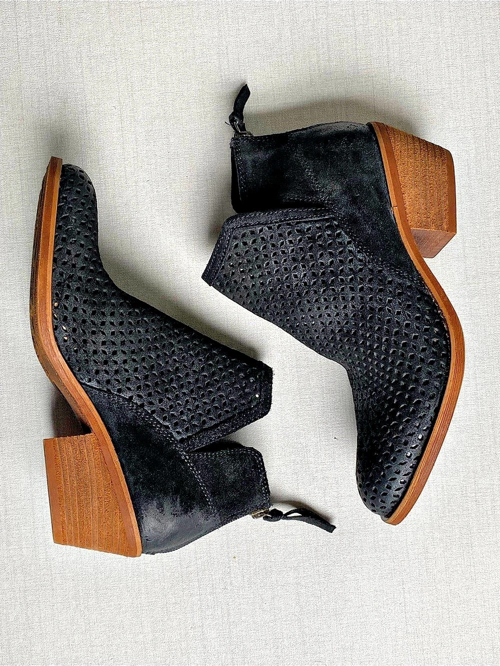 NEW Söfft Black Leather Perforated Cutout Ankle Booties Block Heel Size 7.5 - Picture 10 of 12